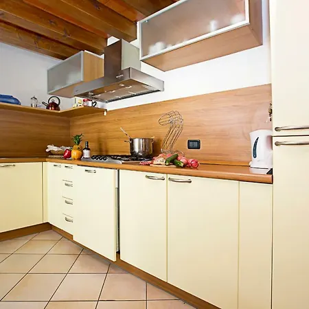 Sleeps 4 Air Con Wifi Desenzano del Garda