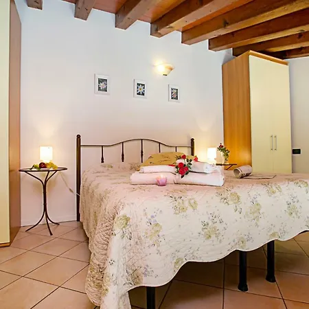 Sleeps 4 Air Con Wifi Appartamento