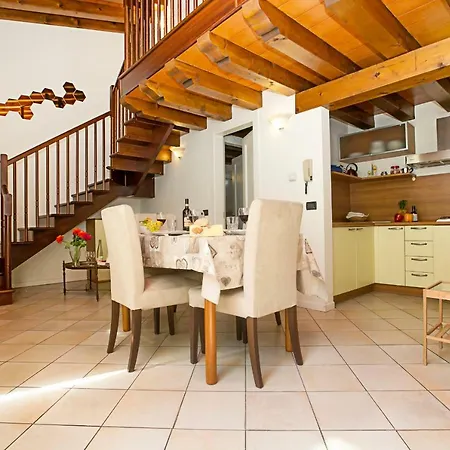 Appartamento Sleeps 4 Air Con Wifi Desenzano del Garda