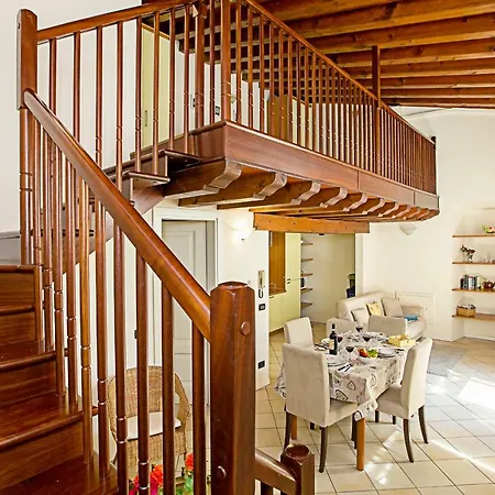 Sleeps 4 Air Con Wifi